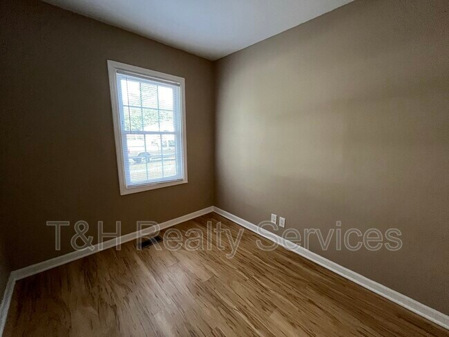 Building Photo - 2649 Ebbie Rd