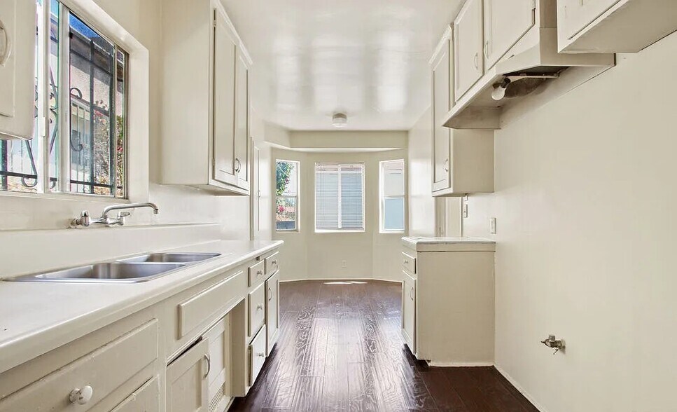 Kitchen - 6607 1/2 Brynhurst Ave