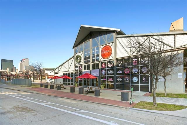Building Photo - 640 S Pearl Expy