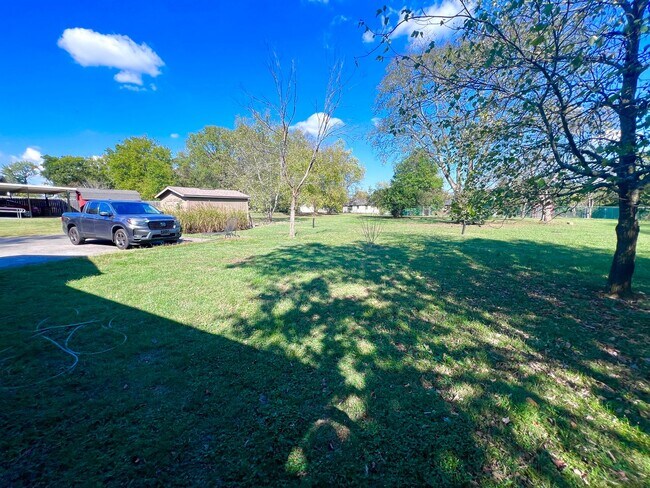 Building Photo - $2500/mo A newly remodeled 3 bedroom 2.5 B...