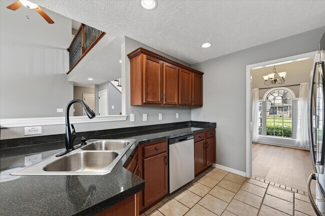 Building Photo - 1484 Apache Way