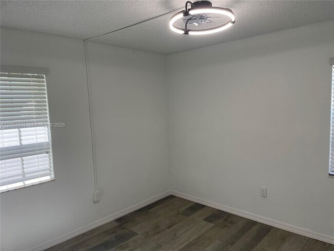 Building Photo - 452 NE 210th Cir Terrace