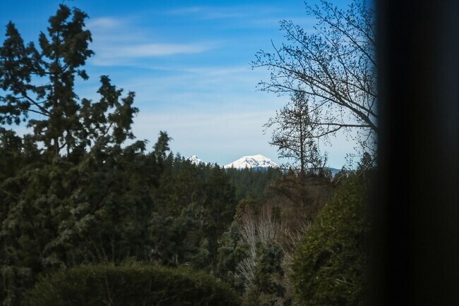 Building Photo - Beautiful 3-Bedroom Home Above Miller’s Landing with River and Mountain Vistas
