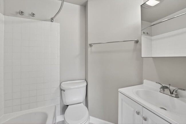 Building Photo - 1028 4th St NE