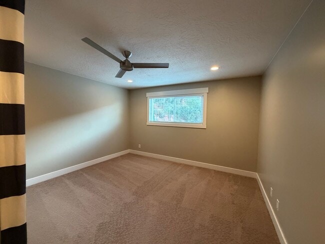 Building Photo - SPACIOUS PROPERTY DOWNTOWN FOR RENT!
