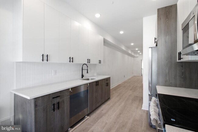 Building Photo - 669 N 39th St