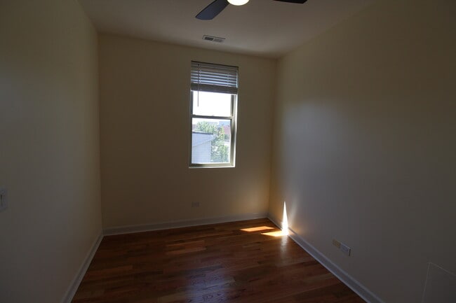 Building Photo - 2054 W Division St