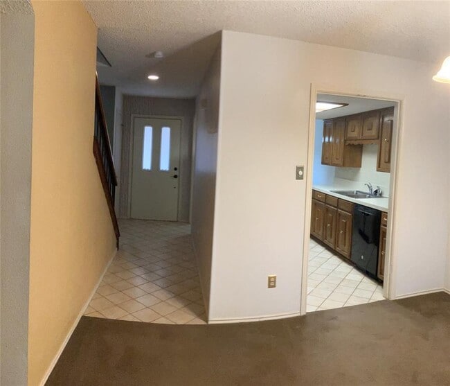 Building Photo - 8226 Summer Side Dr