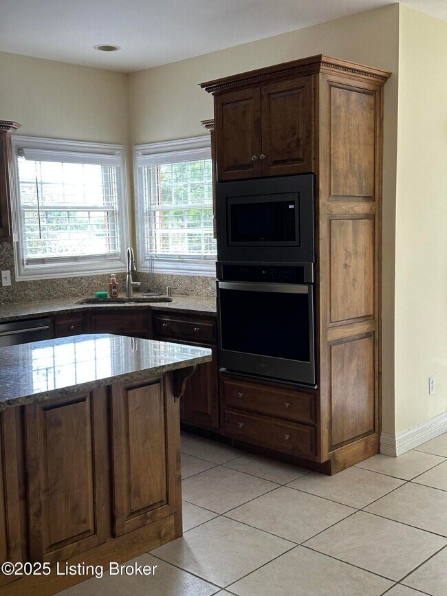 Building Photo - 17014 Ashburton Dr