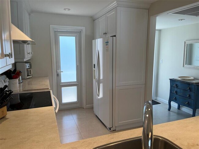 Building Photo - 1481 S Ocean Blvd