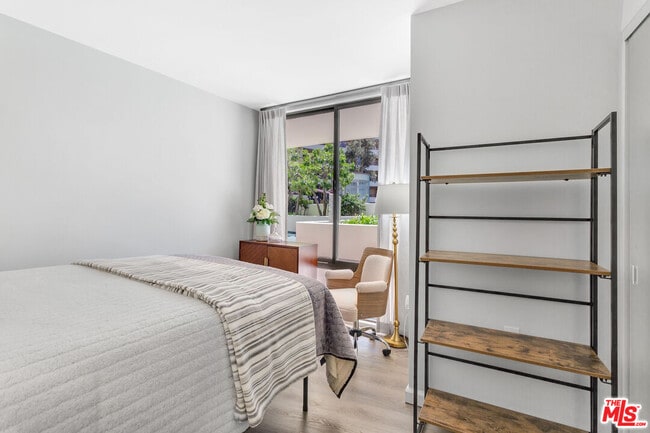 Building Photo - 4337 Marina City Dr