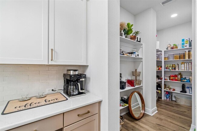 Building Photo - 6107 Nikki Ln