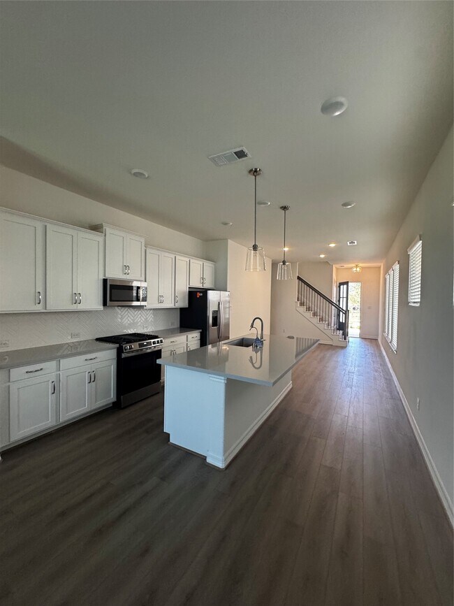 Building Photo - 23642 Red Rowan Ln