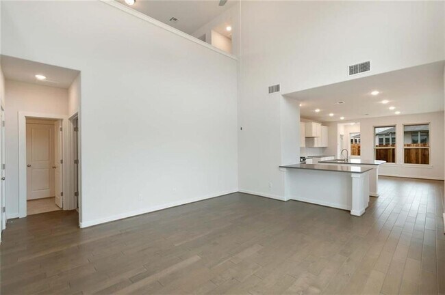 Building Photo - 205 Rosebush Dr
