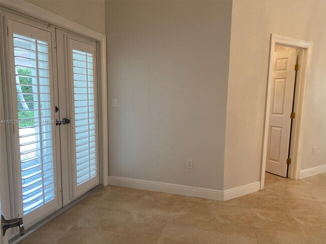 Building Photo - 15327 SW 55th Ter