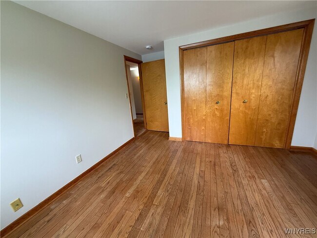 Building Photo - 437 Springville Ave