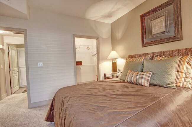 Building Photo - Rancho Belago
