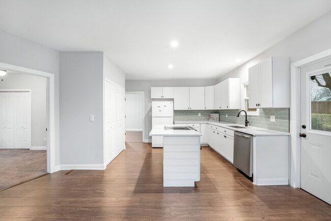 Building Photo - 306 Sacco St