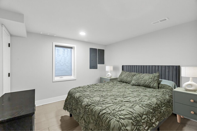 Building Photo - 6661 Woodson Dr