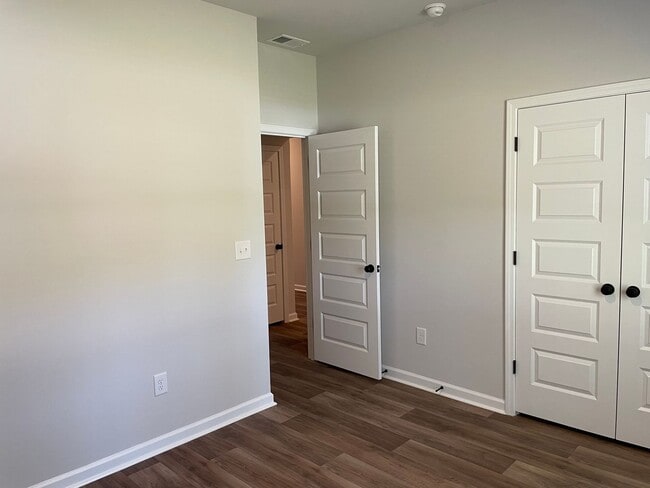 Building Photo - 1031 Harbor Dr