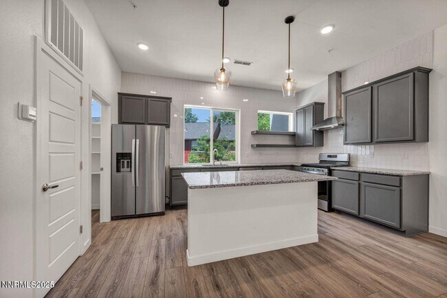 Building Photo - 557 California Ave