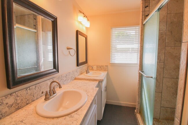 Building Photo - Exceptional Monterey Heights 4 Bedroom Hou...