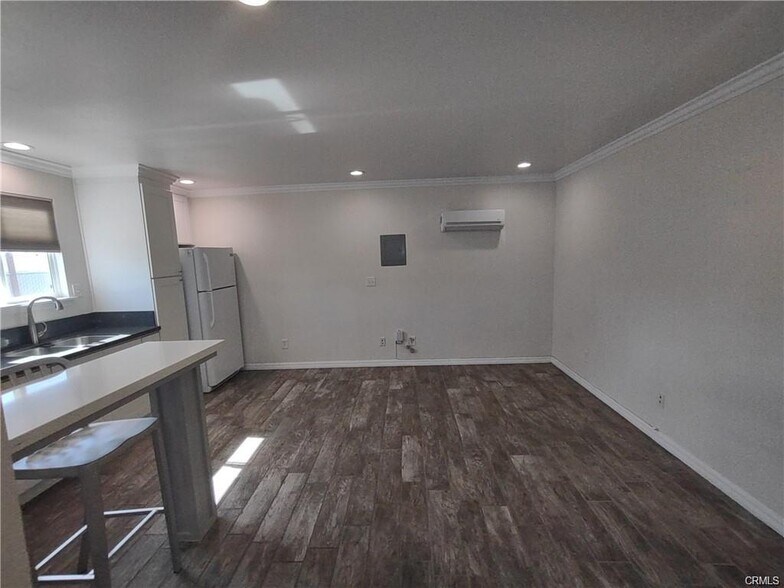 Building Photo - 170 S Palm Ave