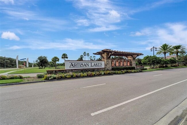 Building Photo - 6313 Willowside St