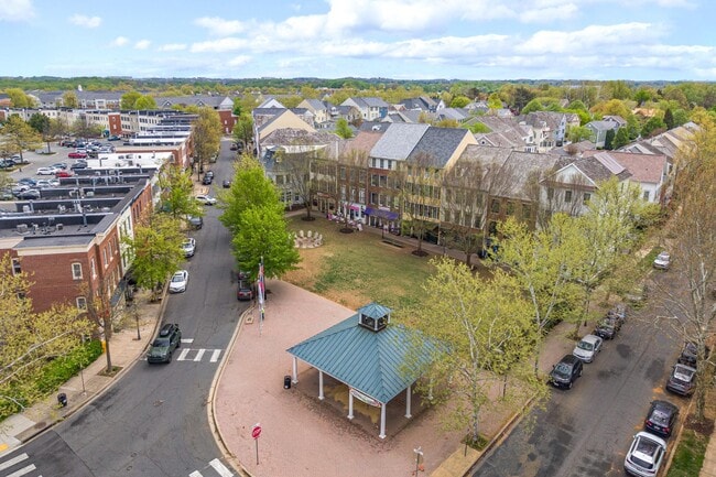 Building Photo - 631 Gatestone St