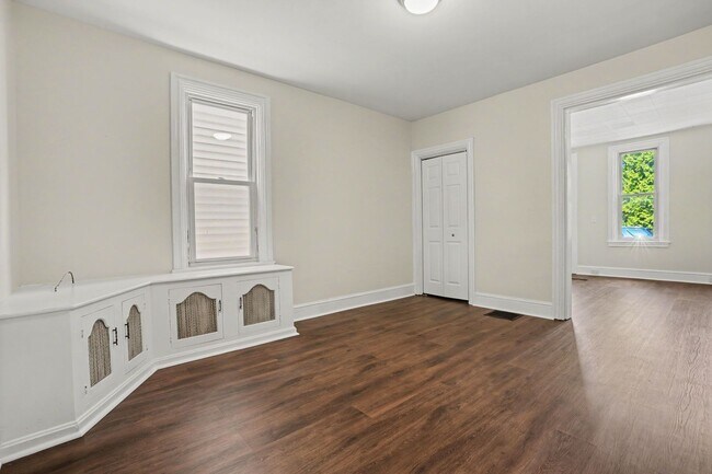 Building Photo - 153 Cedar St