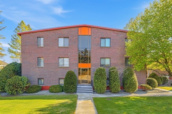 Building Photo - 1011 Main St