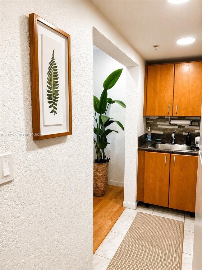 Building Photo - 7326 Collins Ave