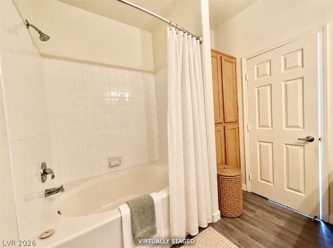Building Photo - 2121 Echo Bay