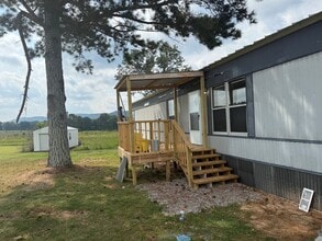 Building Photo - Welcome Home!! 2/2 Newly Renovated Mobile ...