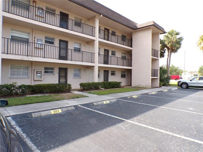 Primary Photo - 102 Capri Isles Blvd