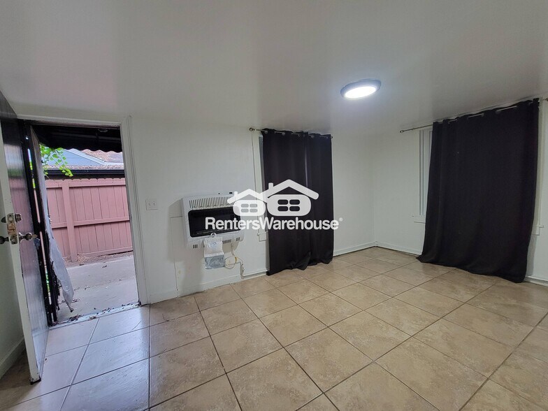 Building Photo - 1056 Regent St SW