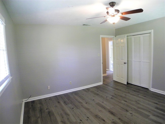 Building Photo - 108 Montague Rd