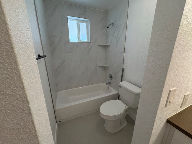 Building Photo - 658 S Grand