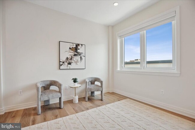 Building Photo - 923 V St NW