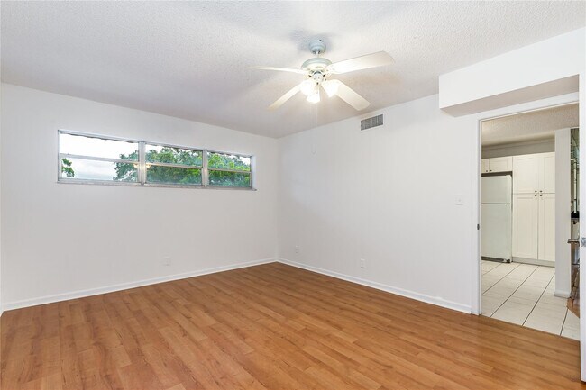 Building Photo - 8940 S Hollybrook Blvd