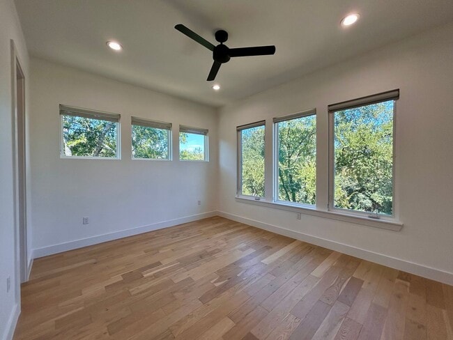 Building Photo - 4010 Clawson Rd