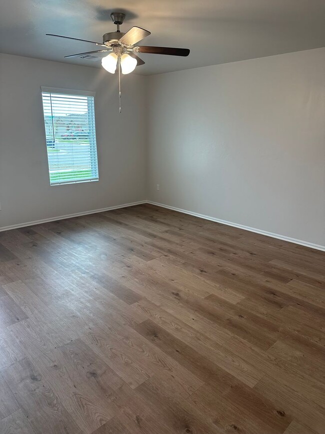 Building Photo - Pre-Leasing Now! Charming 3-Bedroom, 2-Bath Home in Mustang | Tours Available | Move-In Beginning...