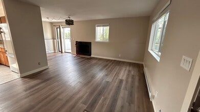 Building Photo - Condo with a Pool