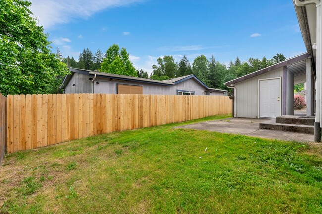 Building Photo - 3BR House Available in Pleasant Valley
