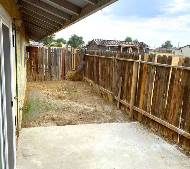 Building Photo - Remodeled Apple Valley 2Bd, 2Ba Apartment