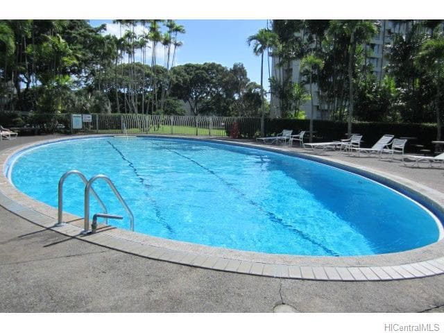 Beautiful large swimming pool - 1511 Nuuanu Ave