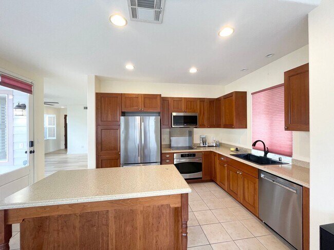 Building Photo - 4 Bd, 3 Ba w/ 3- Car Garage- Available Now in Hoakalei in Ka Makana