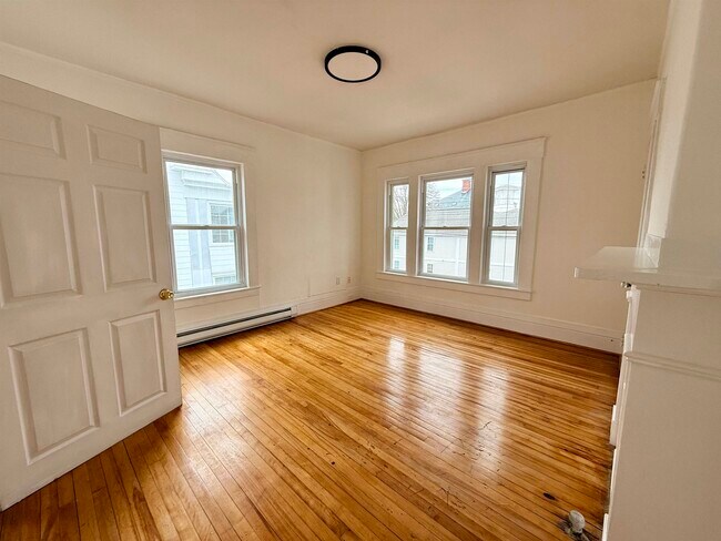 Building Photo - 28 Brook St