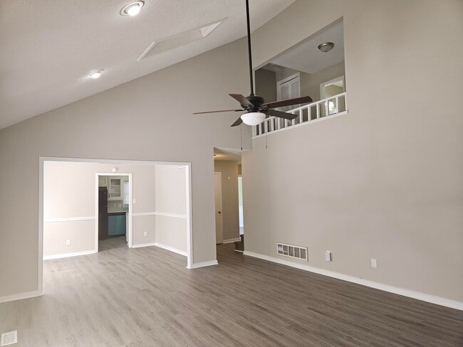 Building Photo - 107 Robinwood Dr