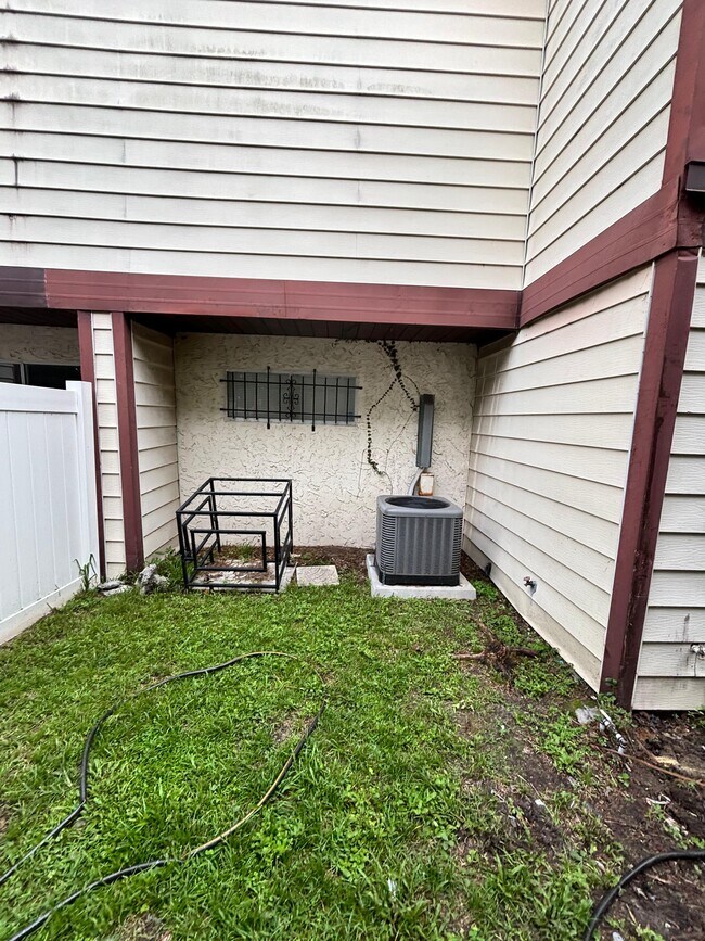 Building Photo - 3982 Crayrich Cir